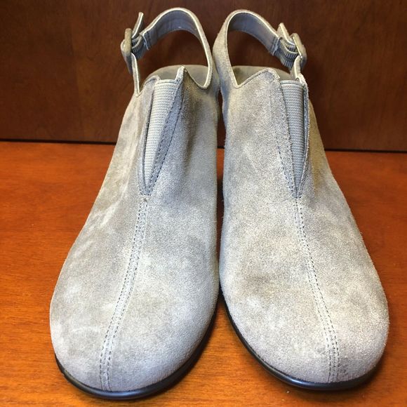 Aerosoles Role Back Gray Suede Heels Pumps - Picture 4 of 8